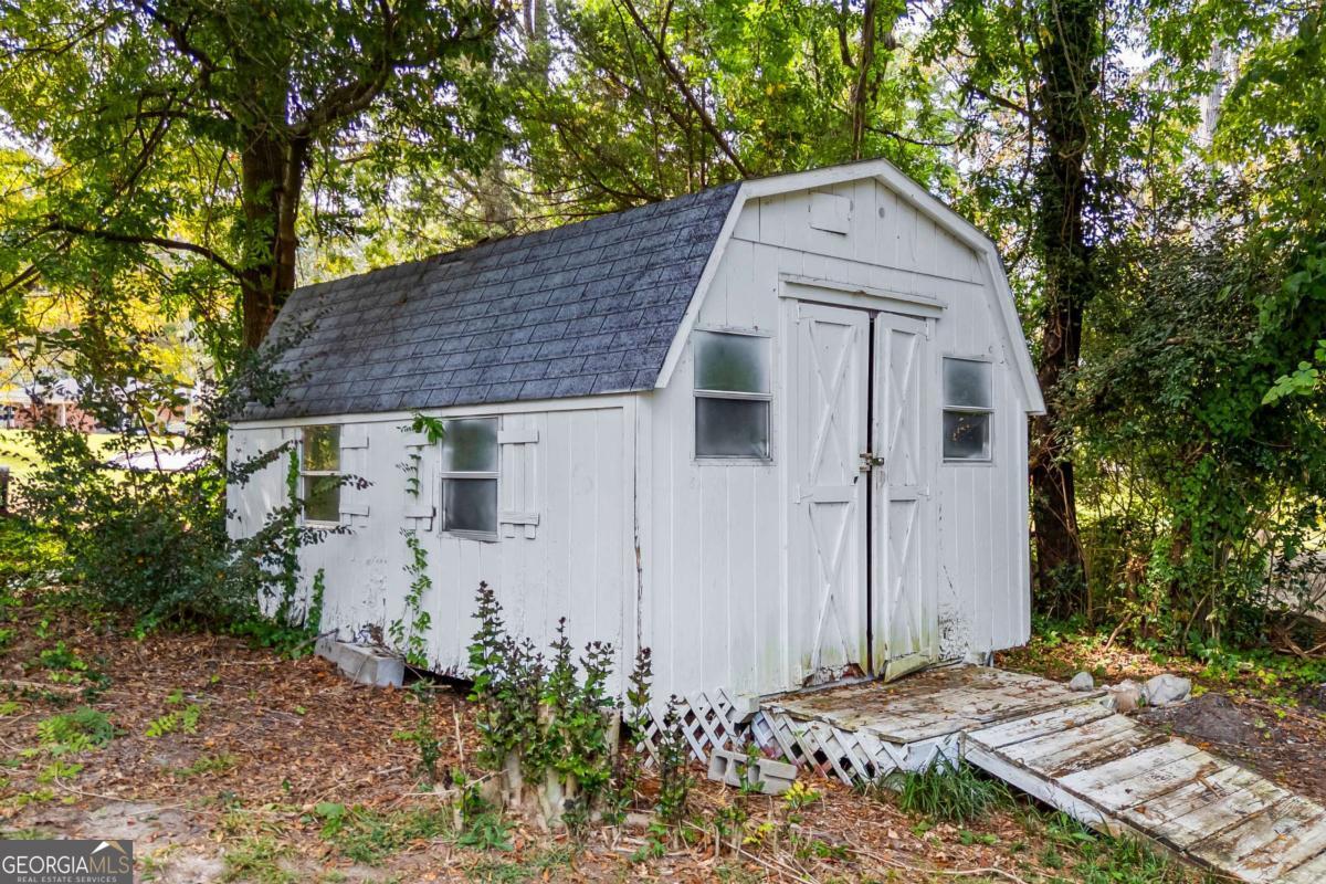 110 Valley Road Toccoa, GA 30577 - Photo 8 of 39 a front view of a house with garden