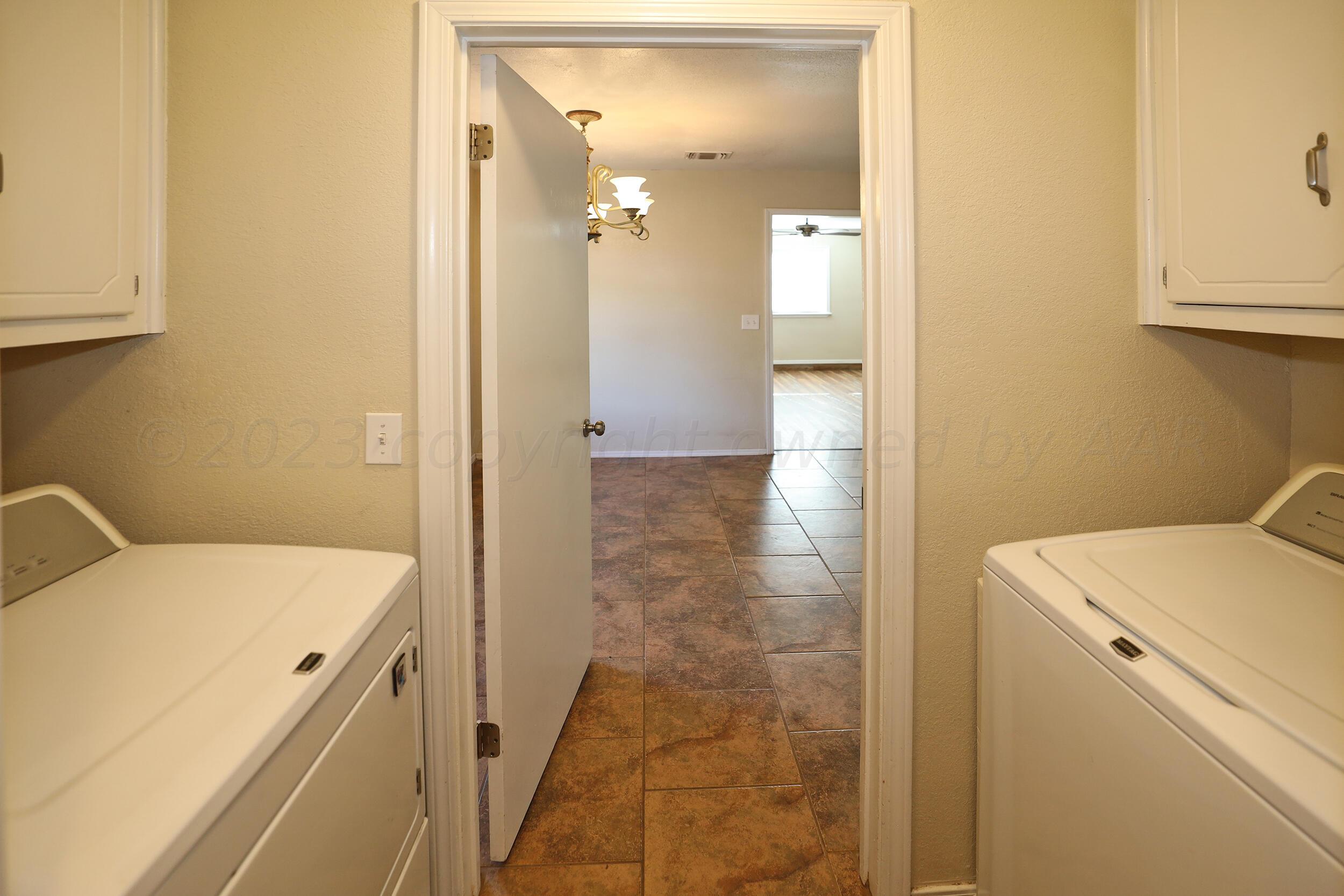 2905 Salem Drive Amarillo, TX 79110 - Photo 12 of 29 a bathroom with a sink and a shower
