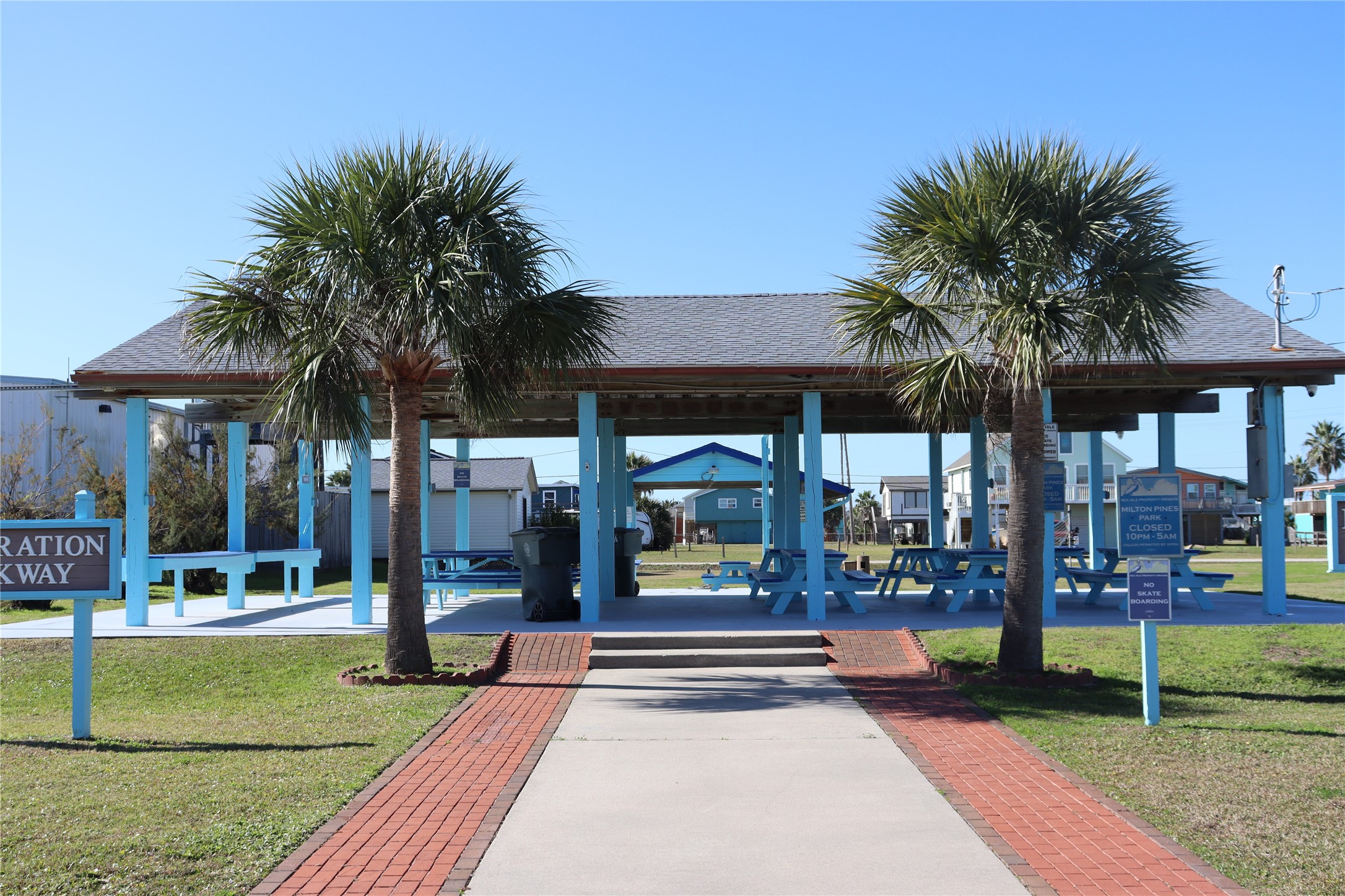 4123 Reeves Drive Galveston, TX 77554 - Photo 18 of 28 a view of a volley ball court