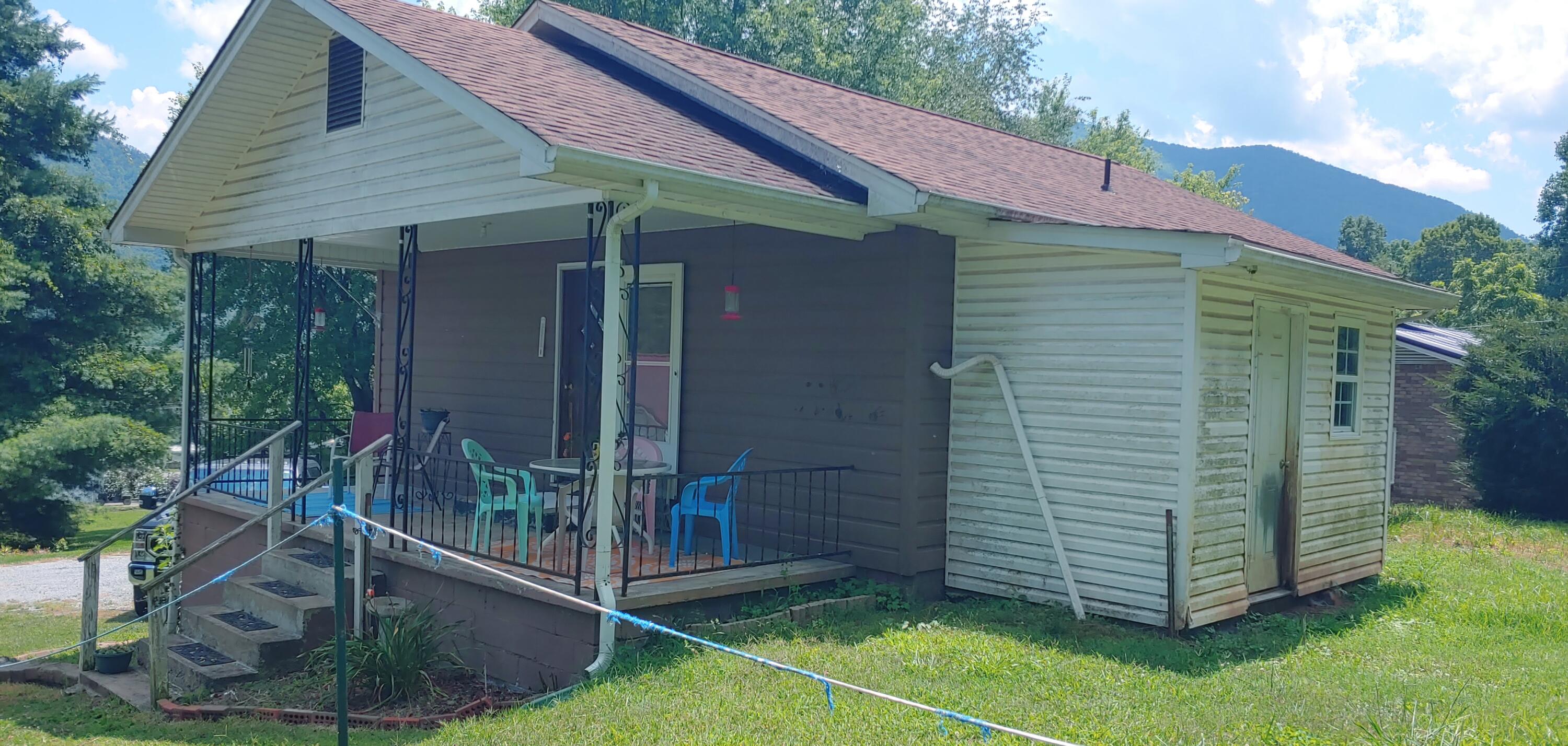 112 Lyons Road Hampton, TN 37658 - Photo 2 of 17 0726231344a_HDR