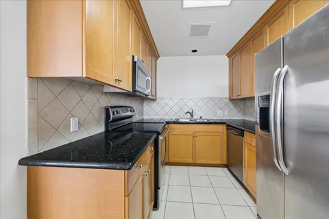 $643,775 | 1701 Hermann Drive, Unit 14B, Houston, TX 77004
