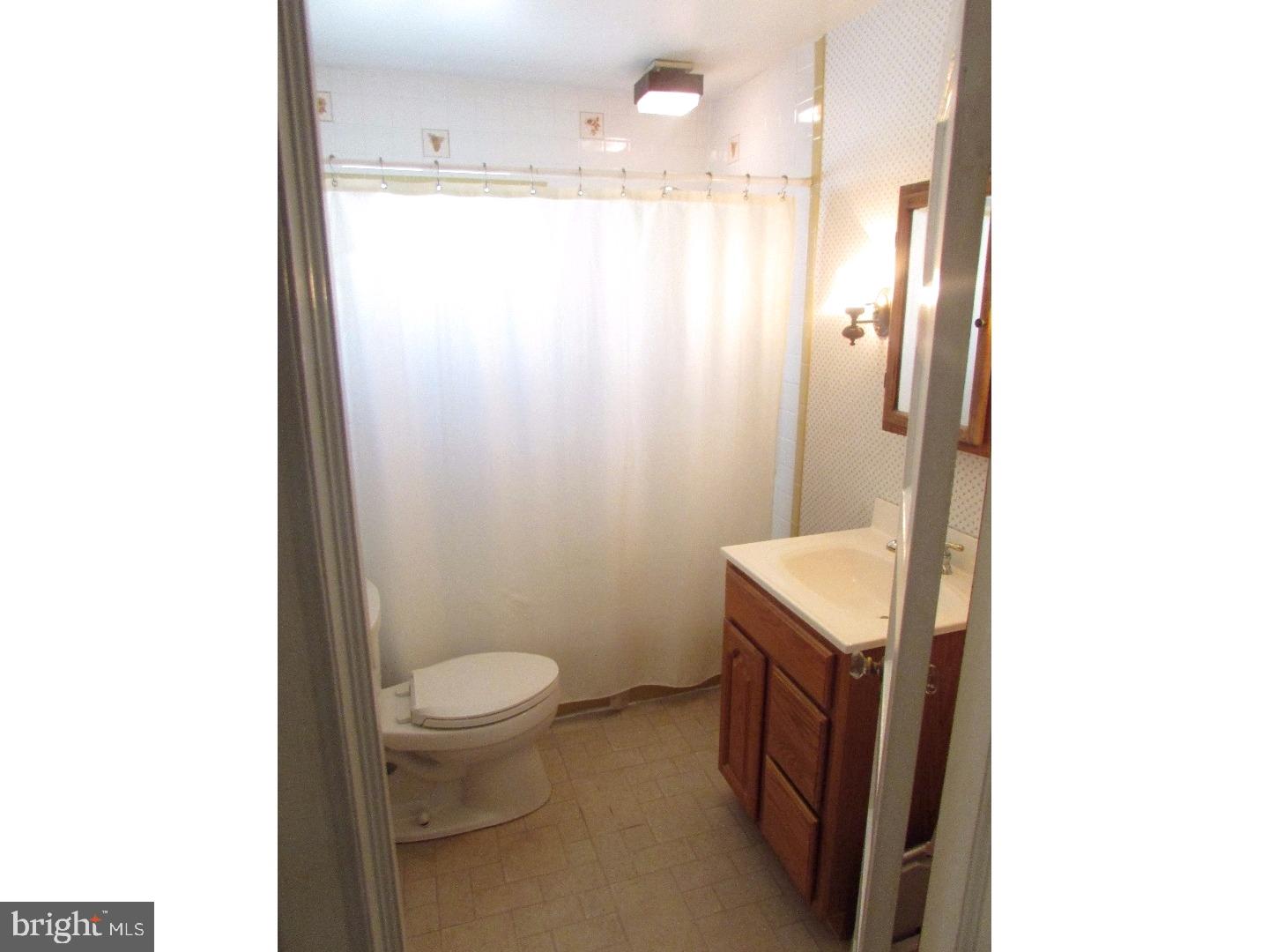 7406 Montour Street Philadelphia, PA 19111 - Photo 24 of 25 Bathroom