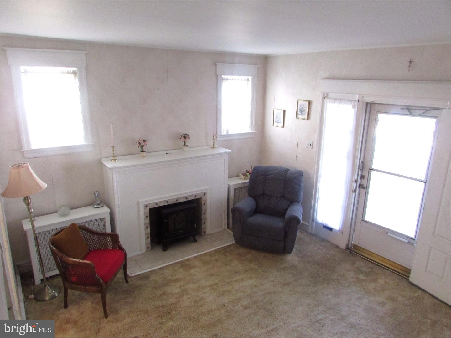 7406 Montour Street Philadelphia, PA 19111 - Photo 5 of 25 Living Room