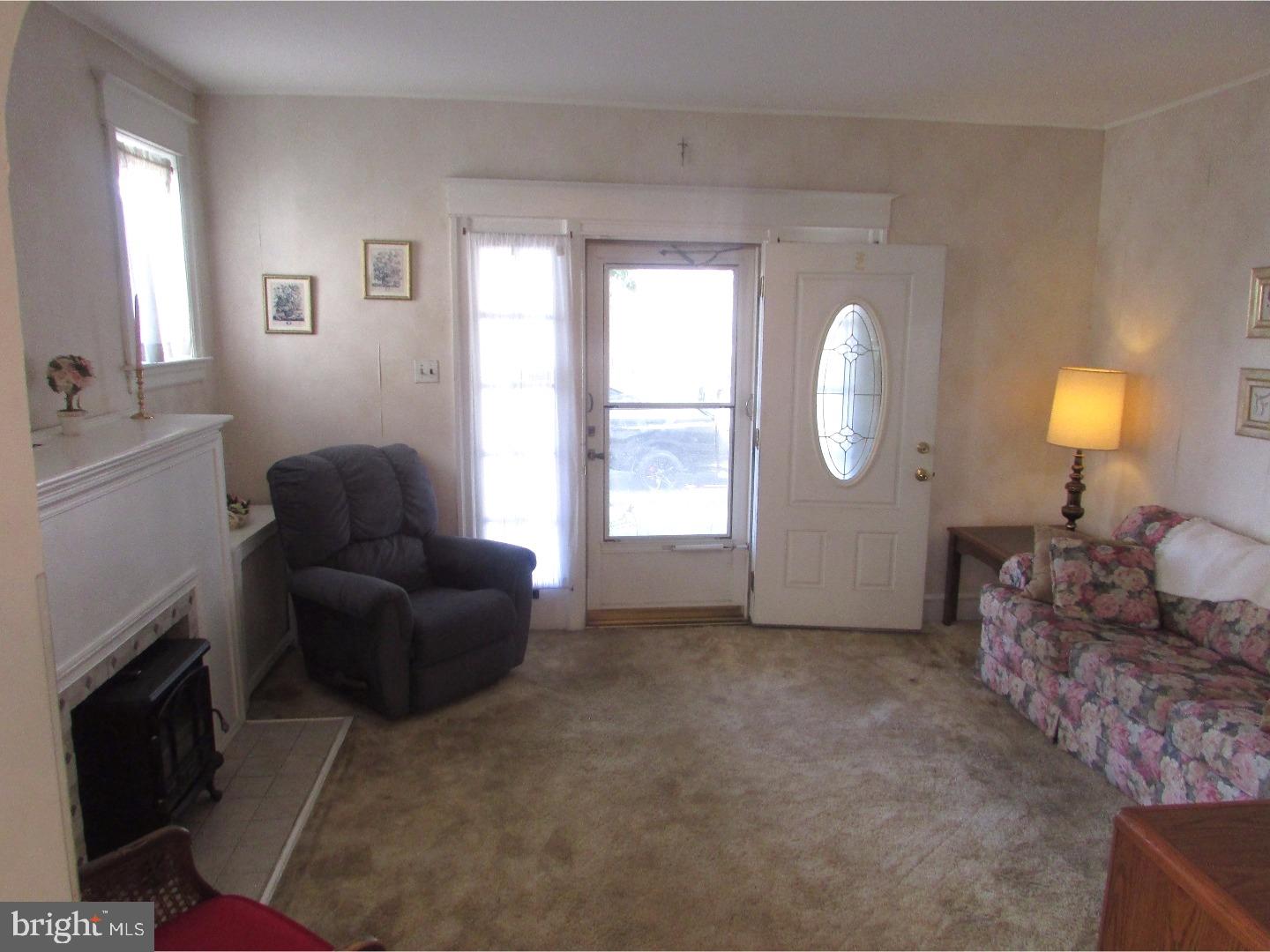 7406 Montour Street Philadelphia, PA 19111 - Photo 6 of 25 Living Room