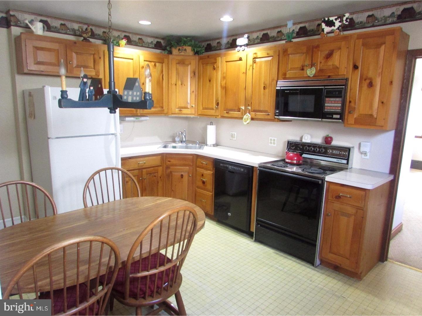 7406 Montour Street Philadelphia, PA 19111 - Photo 10 of 25 Kitchen