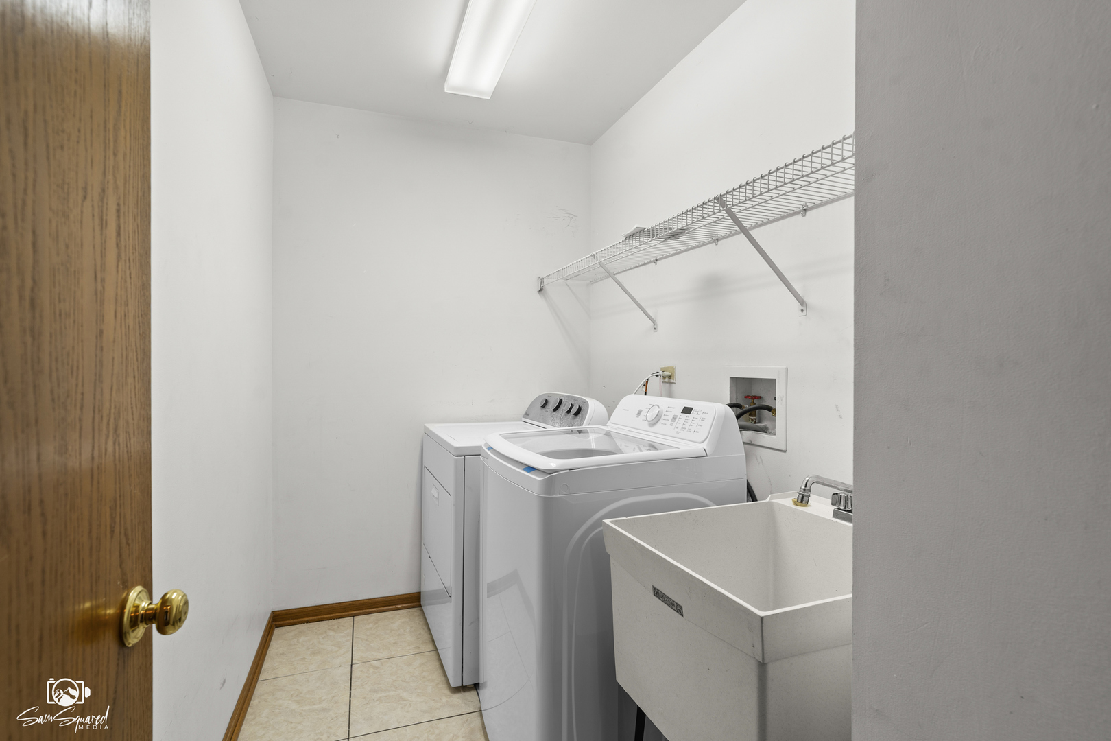 3209 Sunset Court Crest Hill, IL 60403 - Photo 25 of 38 a utility room with dryer and washer