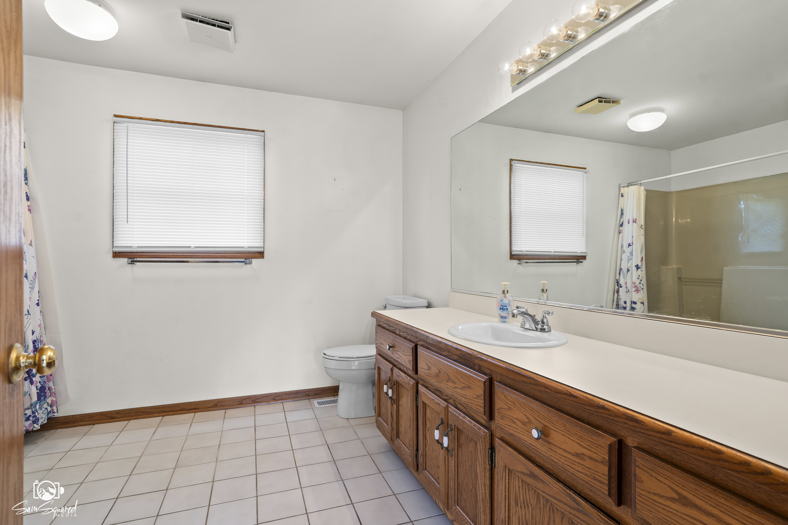 3209 Sunset Court Crest Hill, IL 60403 - Photo 32 of 38 a spacious bathroom with a double vanity sink mirror and