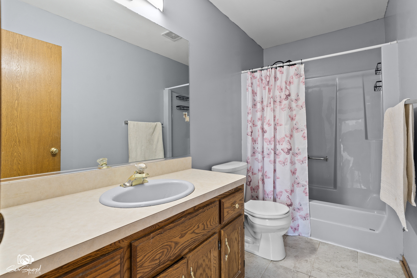 3209 Sunset Court Crest Hill, IL 60403 - Photo 35 of 38 a bathroom with a sink toilet tub and shower