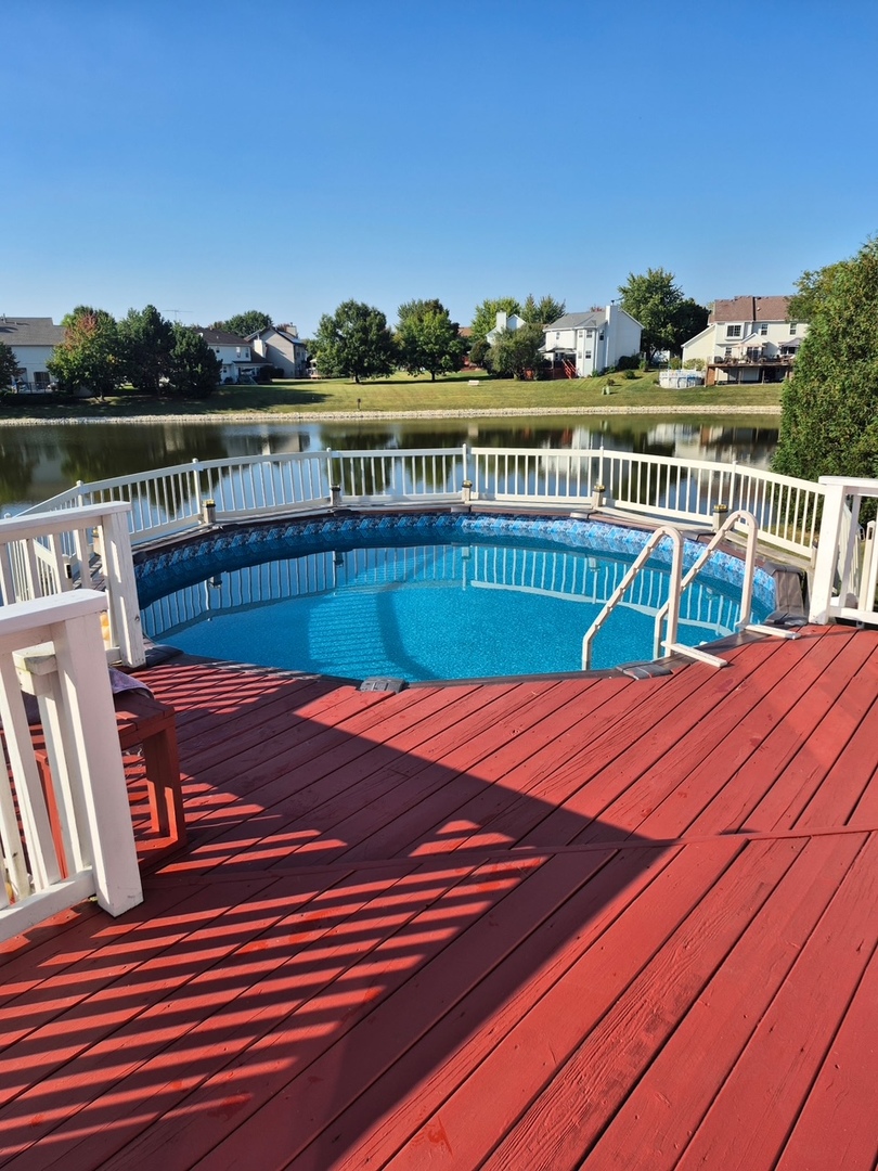 3209 Sunset Court Crest Hill, IL 60403 - Photo 8 of 38 a view of a chairs and table on the terrace
