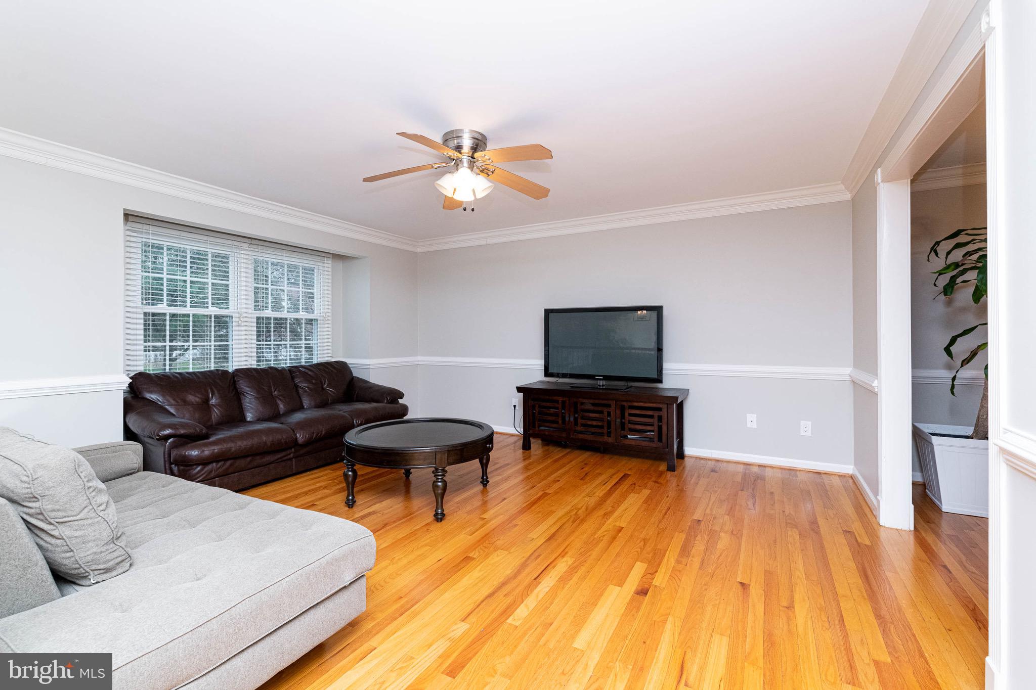 5200 Lynngate Road Columbia, MD 21044 - Photo 4 of 43 Ginormous living room with hardwood floor