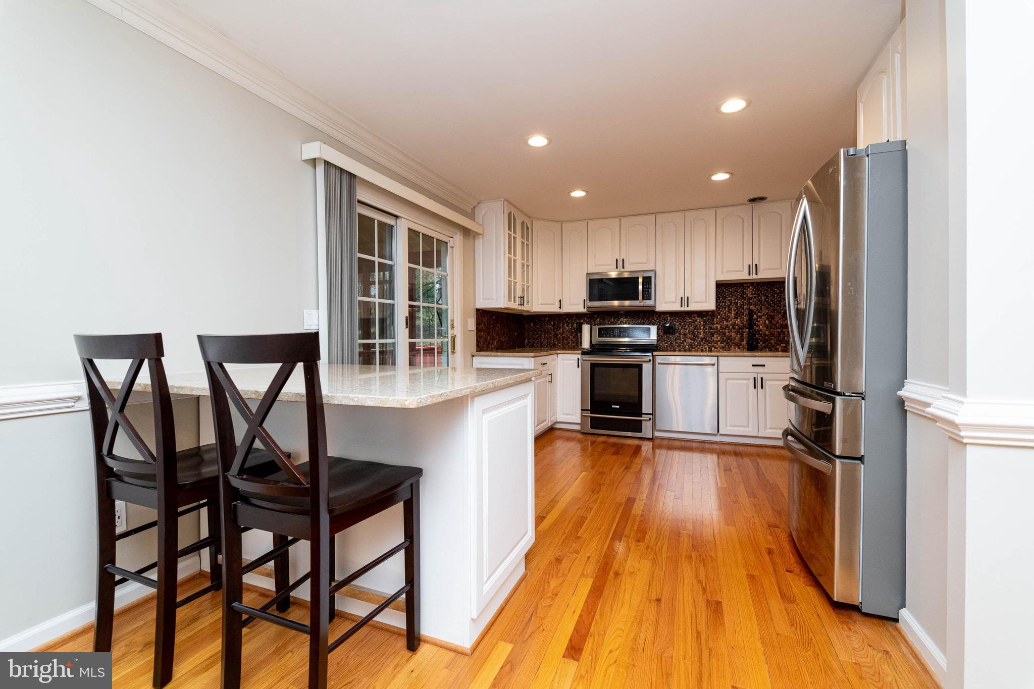 5200 Lynngate Road Columbia, MD 21044 - Photo 9 of 43 Breakfast bar