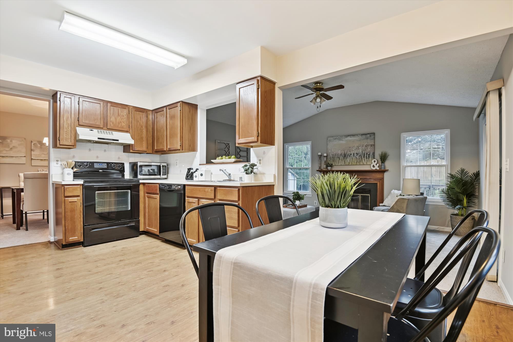 33 Winehurst Road Catonsville, MD 21228 - Photo 11 of 44 Kitchen with space for table