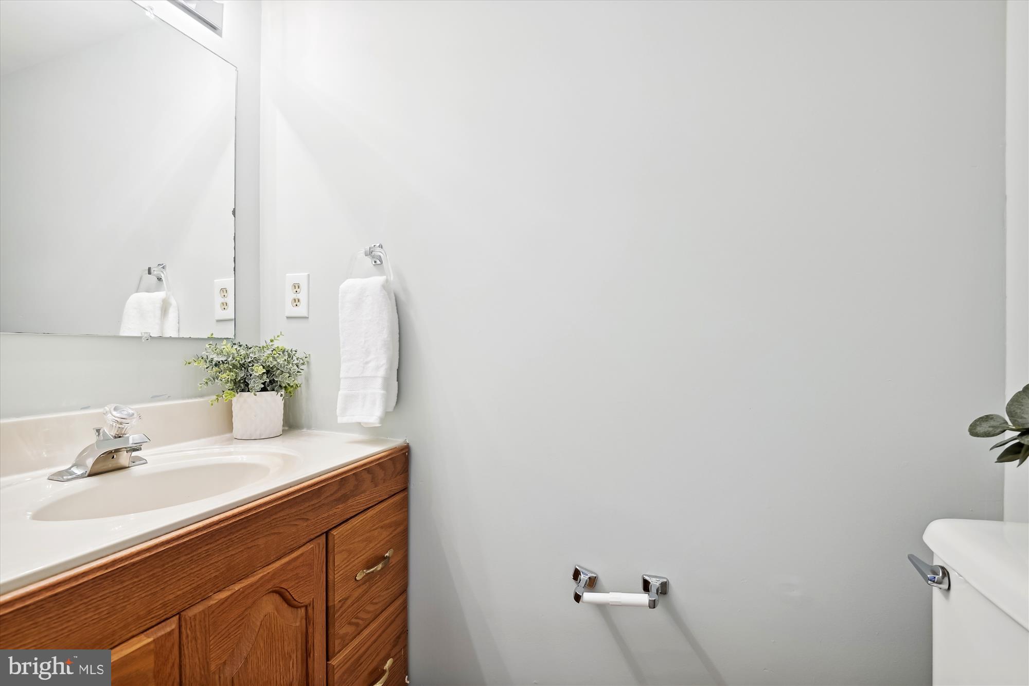 33 Winehurst Road Catonsville, MD 21228 - Photo 14 of 44 Main level half bath