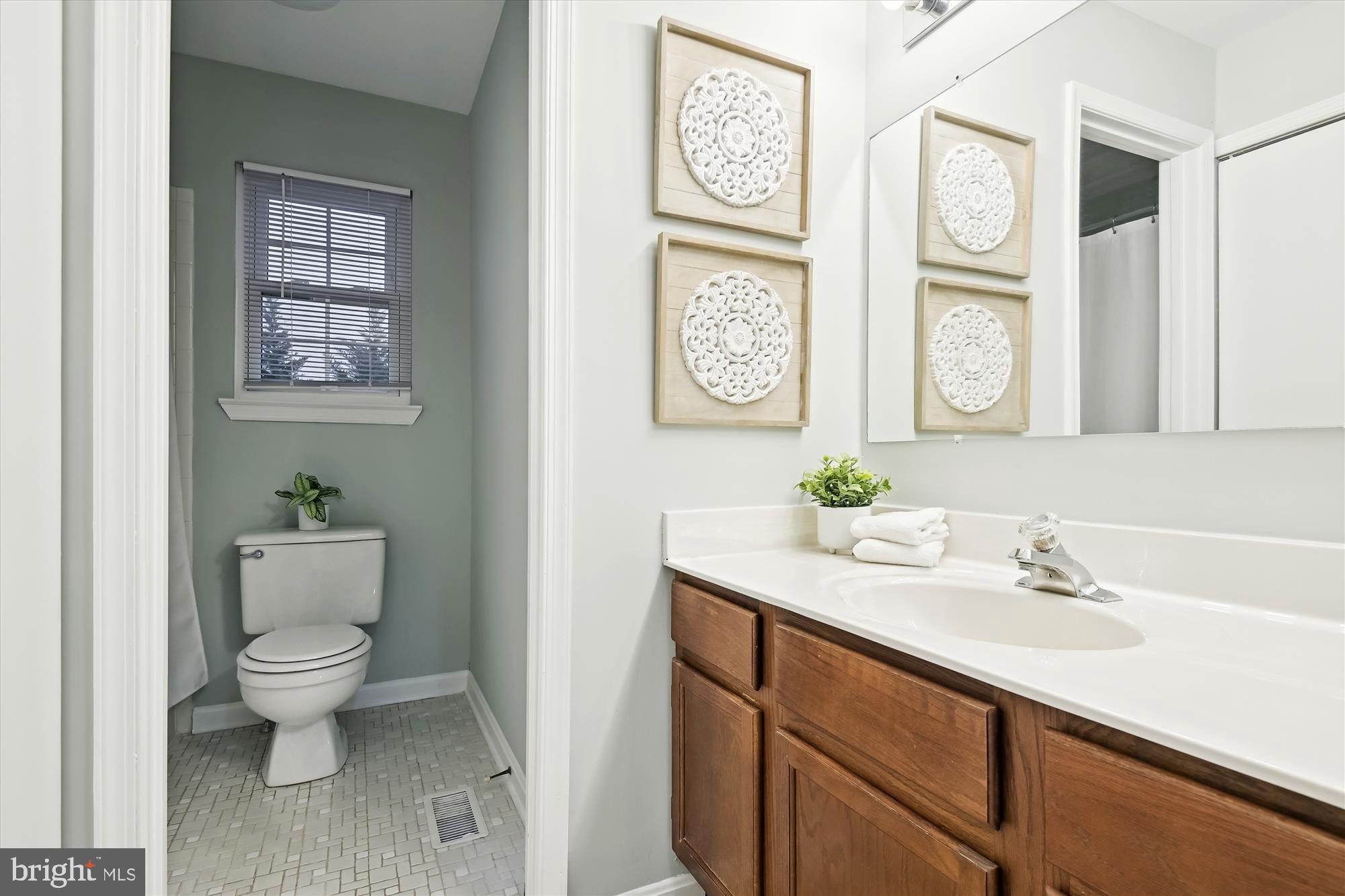 33 Winehurst Road Catonsville, MD 21228 - Photo 21 of 44 Upper level full bath