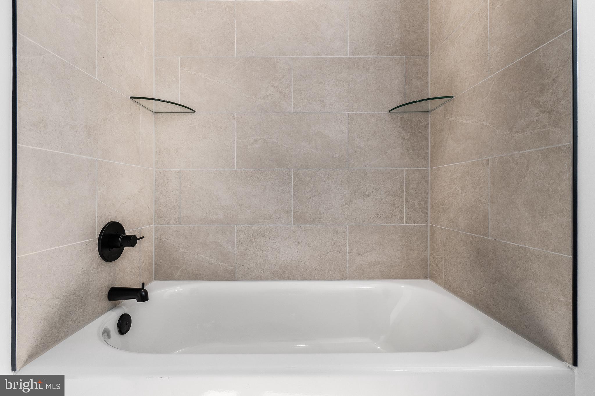 40 Brookside Road Glenside, PA 19038 - Photo 10 of 35 a bathroom with a tub