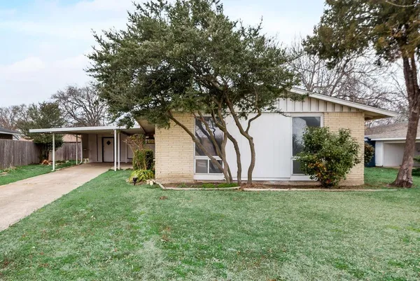 $2,000 | 1815 Spring Avenue, Carrollton, TX 75006