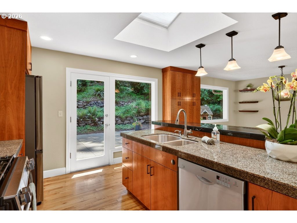 2584 Park Road Lake Oswego, OR 97034 - Photo 5 of 47 Gallery Image 5