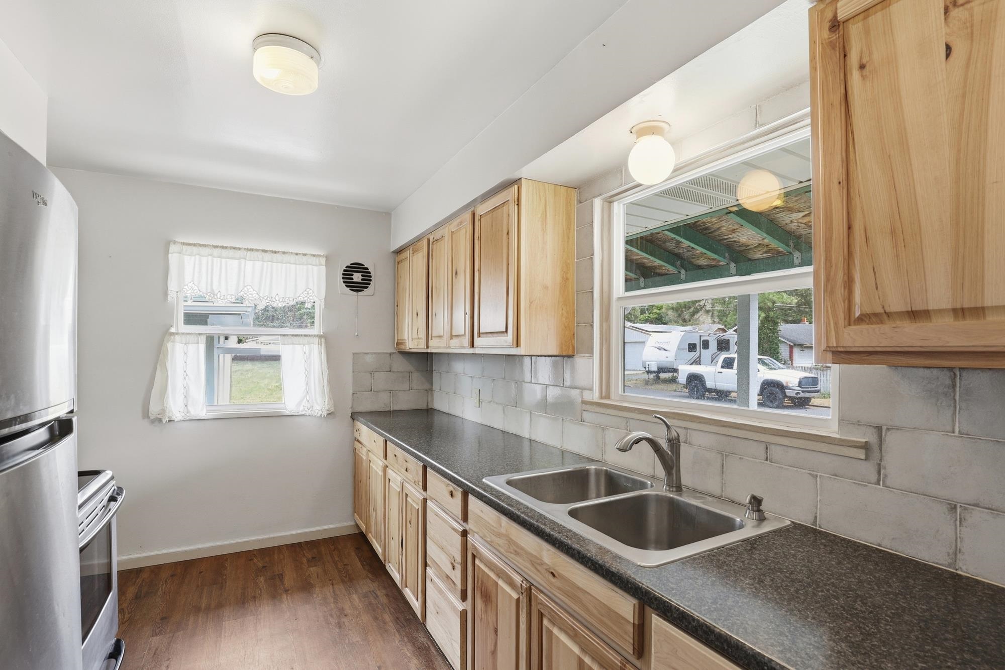 4607 North G Street Spokane, WA 99205 - Photo 6 of 36