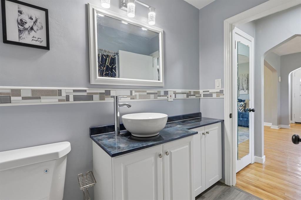 1770 Locust Road Sewickley, PA 15143 - Photo 16 of 33 Main level full bathroom