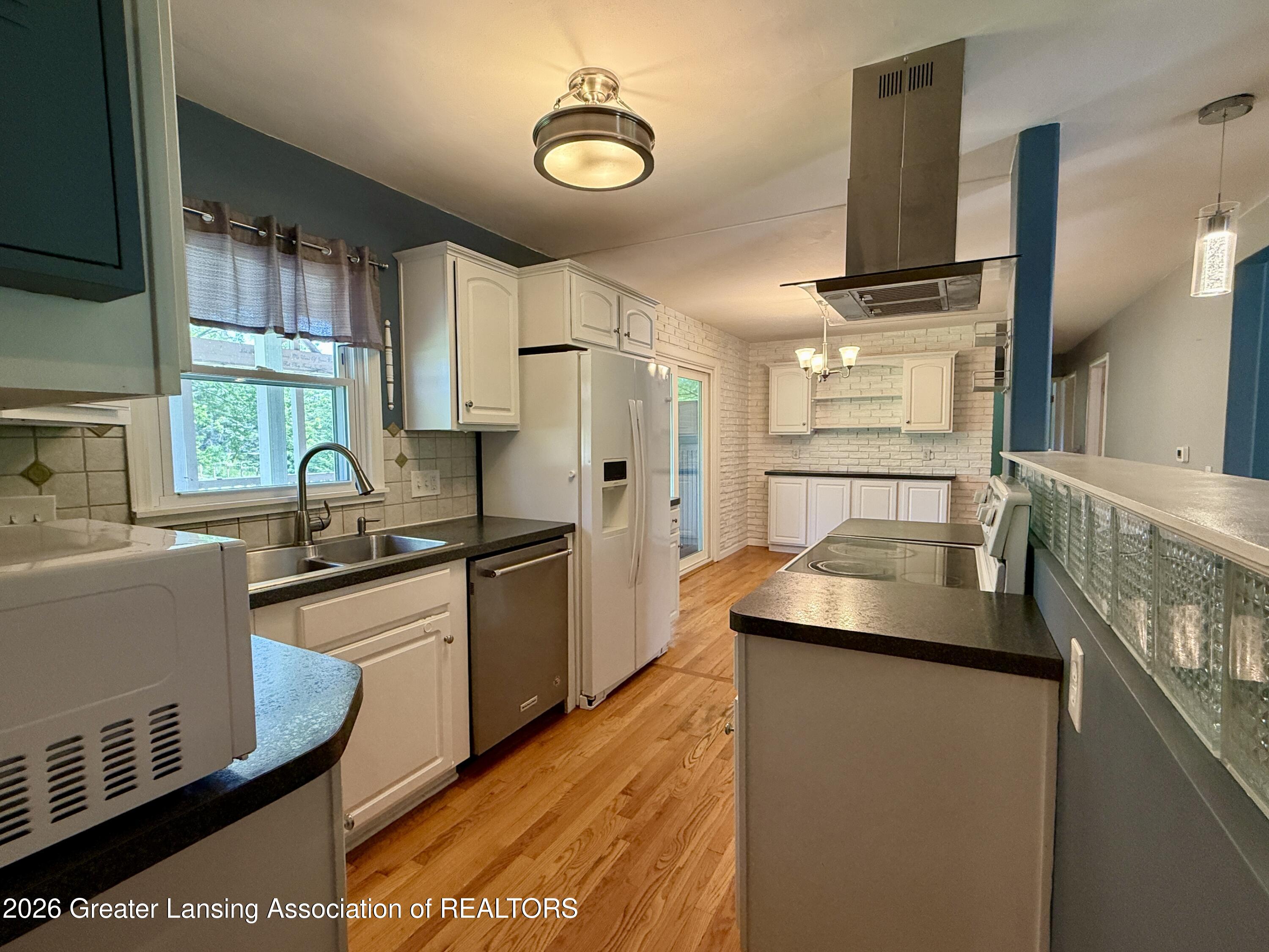 15479 Airport Road Lansing, MI 48906 - Photo 6 of 30 IMG_0336