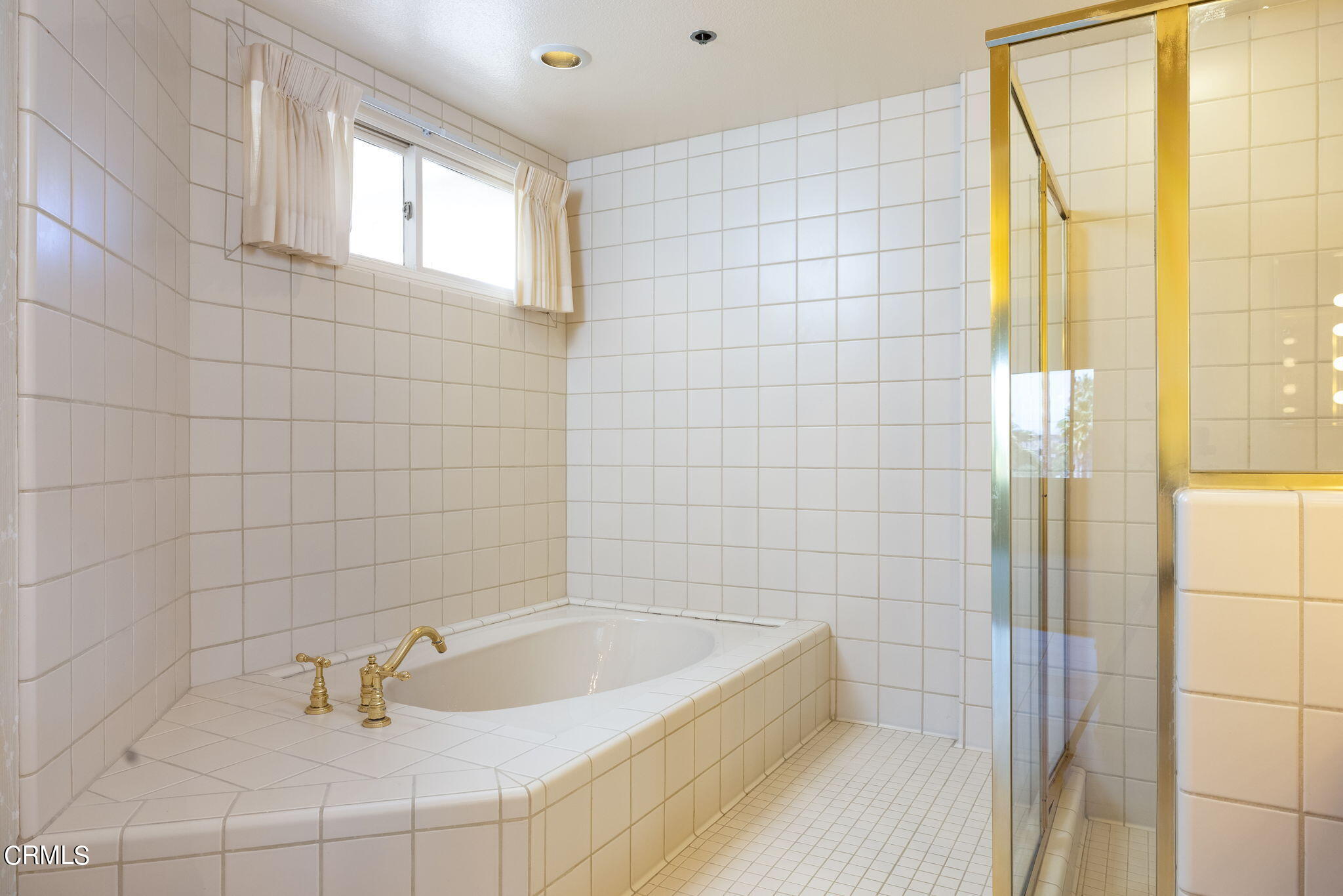 4212 Harbour Island Lane Oxnard, CA 93035 - Photo 31 of 48 a bathroom with a bathtub and shower