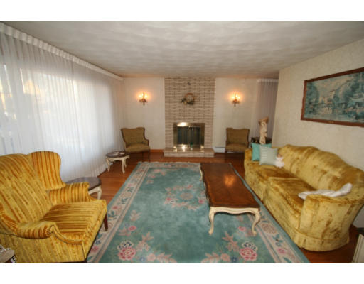 106 Massasoit Road Worcester, MA 01604 - Photo 2 of 5 Gallery Image 2