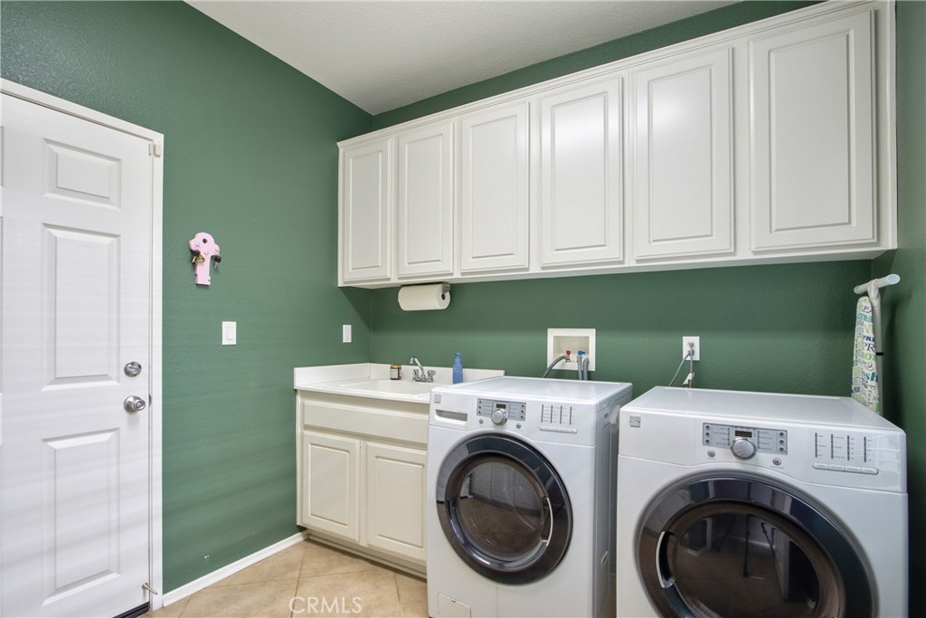 84692 Pavone Way Indio, CA 92203 - Photo 33 of 70 Laundry room