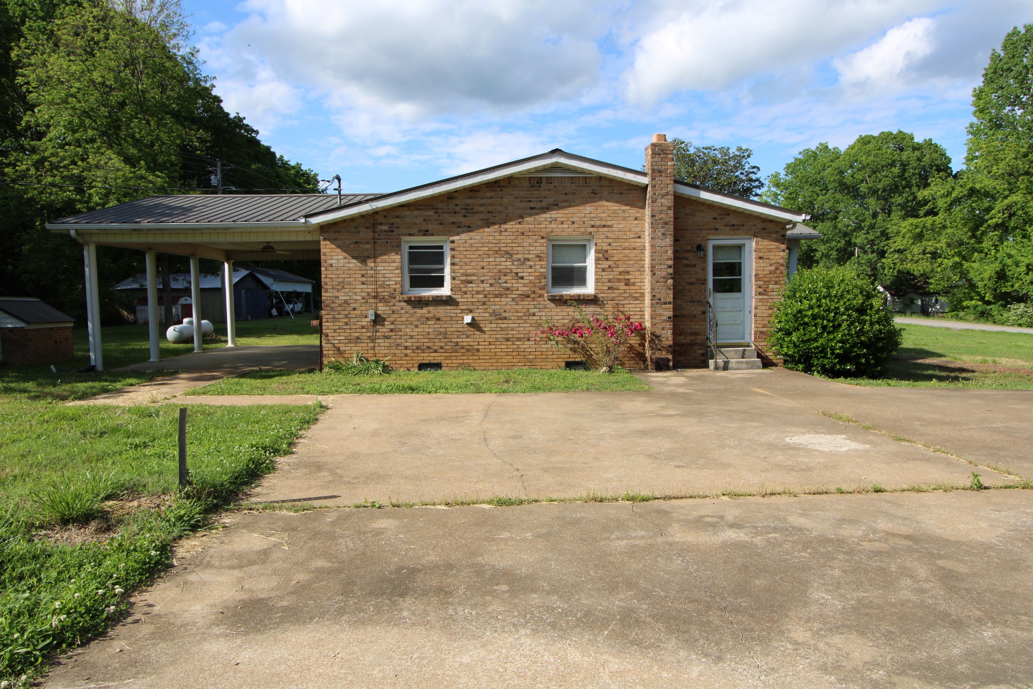 680 Oak Grove Road Goodspring, TN 38460 - Photo 3 of 25 a front view of house with yard and green space