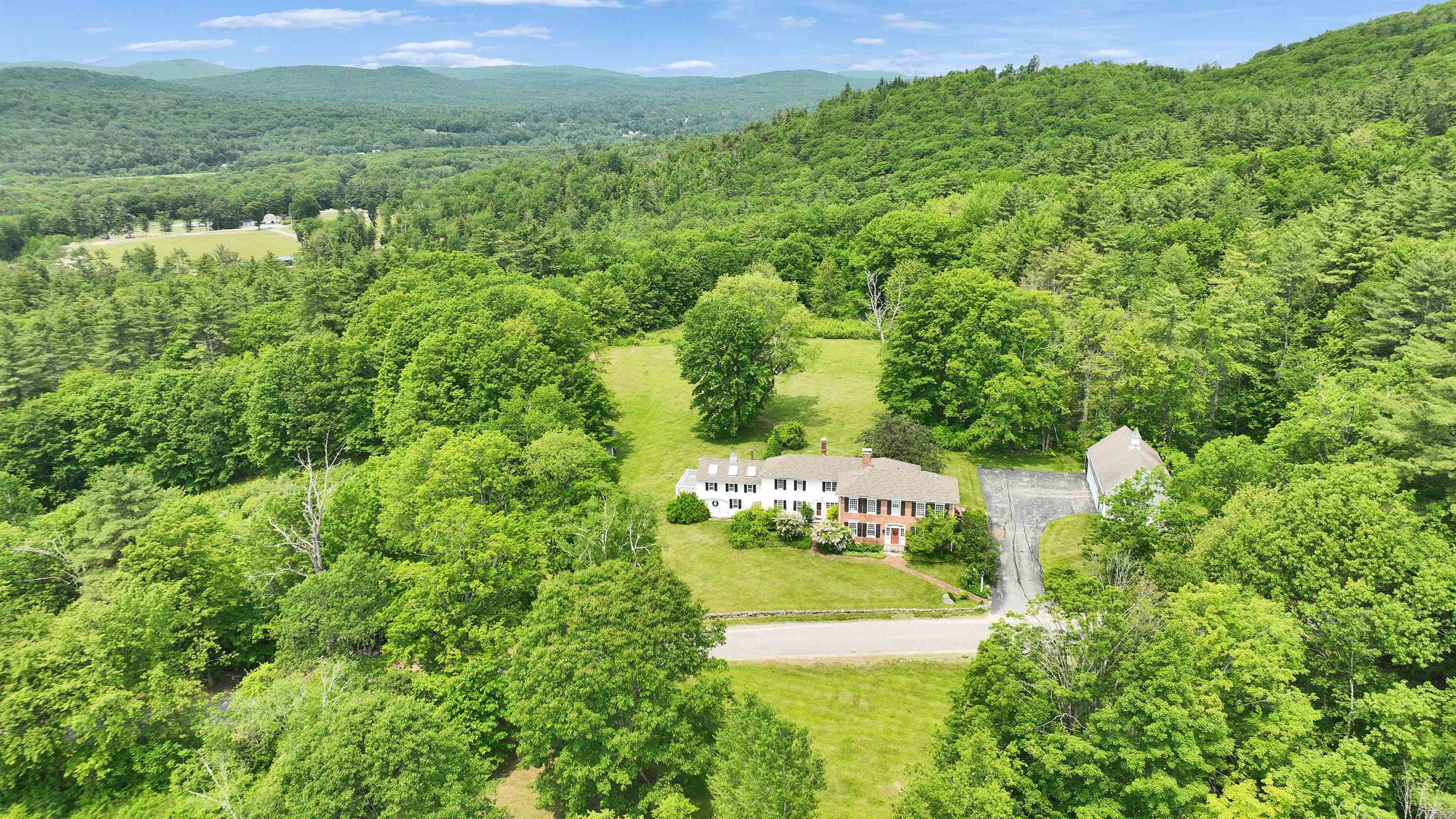 160 Old Stagecoach Road Bennington, NH 03442 - Photo 1 of 55 Gallery Image 1