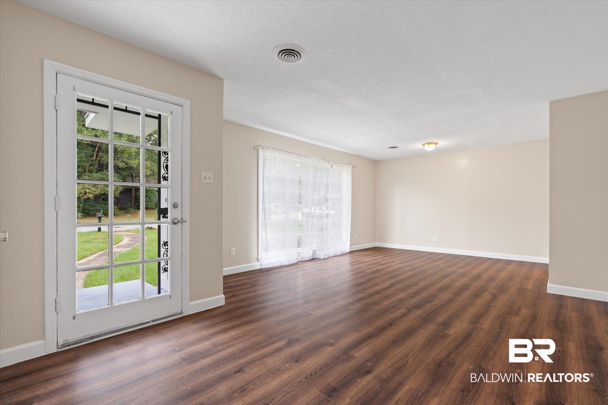 526 West Valley Road Mobile, AL 36611 - Photo 3 of 20