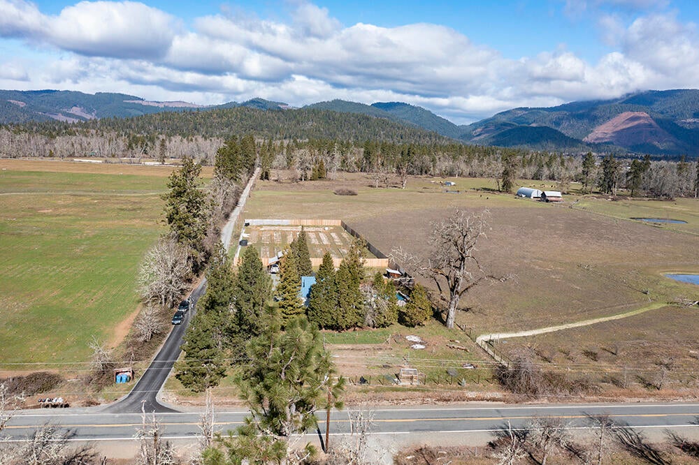 6430 Holland Loop Road Cave Junction, OR 97523 - Photo 46 of 53 44