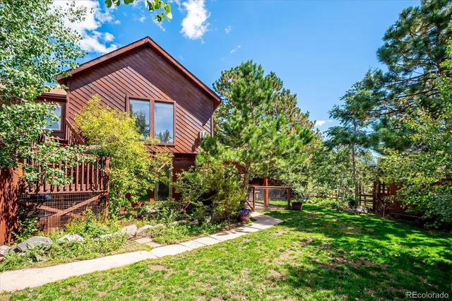 a view of a house with a yard and plants