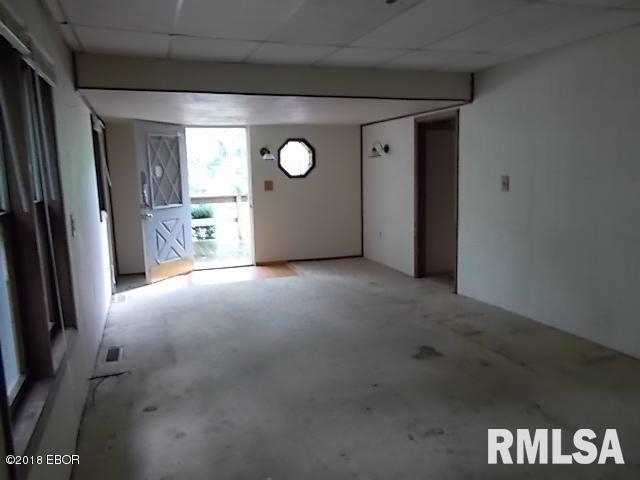 18960 East Fairfield Road Mount Vernon, IL 62864 - Photo 5 of 9 Gallery Image 5
