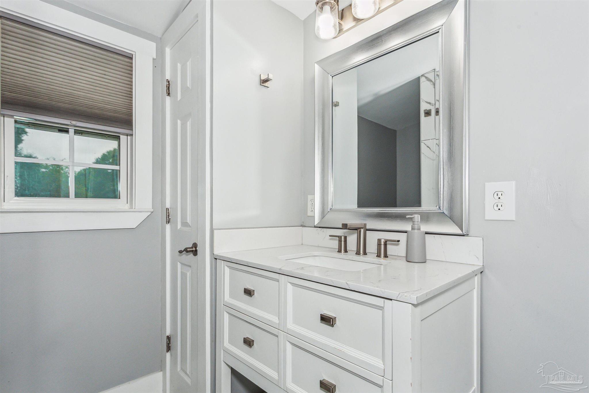 5268 Old Oak Road Milton, FL 32583 - Photo 7 of 34 Gallery Image 7