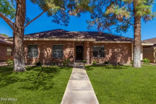 $2,300 | 868 East Page Street, Gilbert, AZ 85234