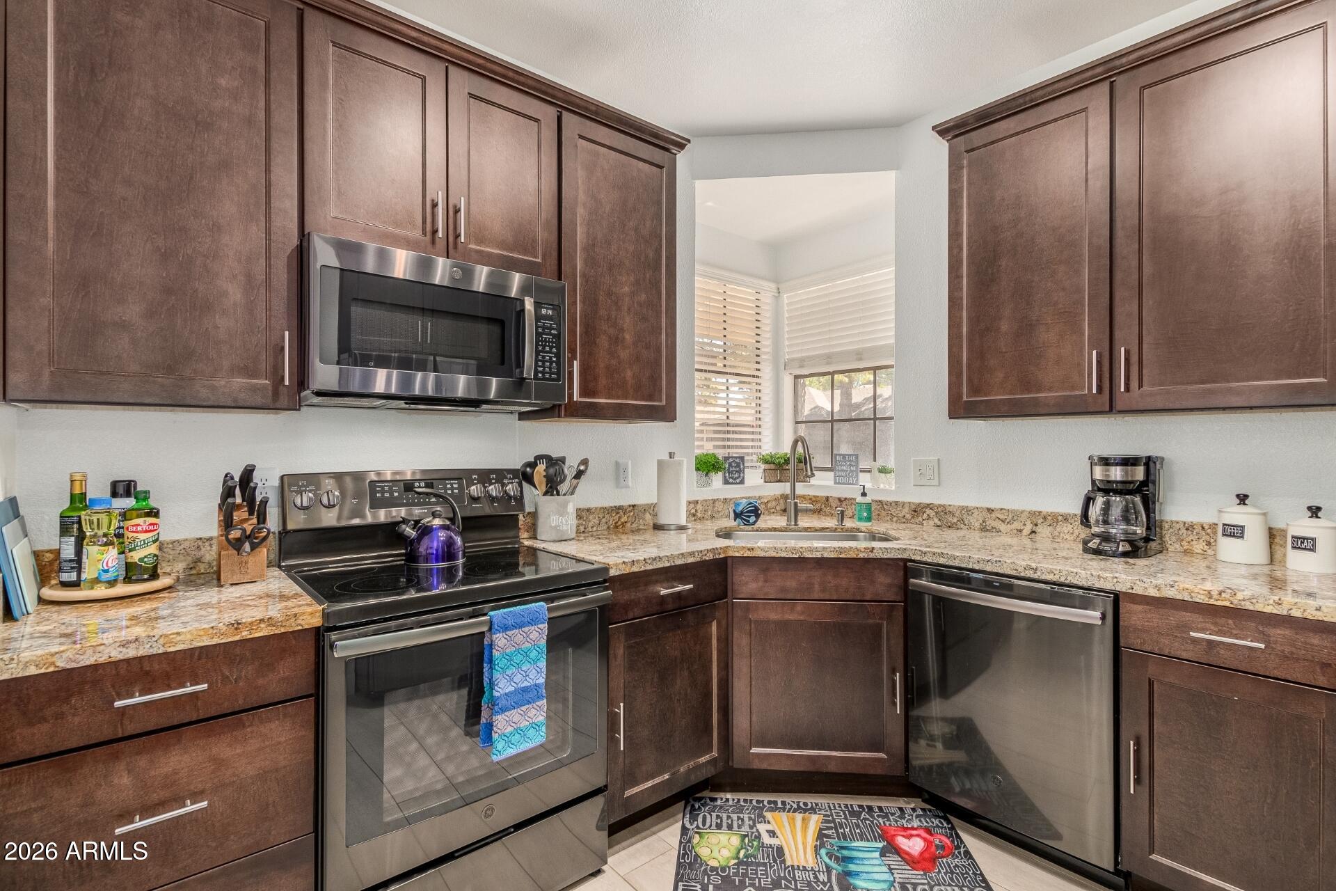 868 East Page Street Gilbert, AZ 85234 - Photo 9 of 22 Kitchen