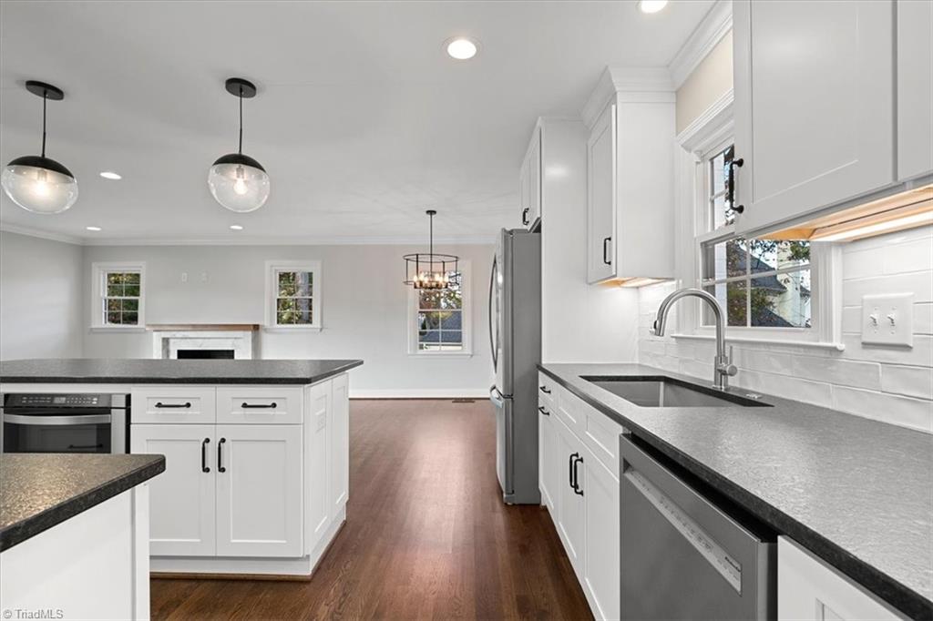 1103 Dover Road Greensboro, NC 27408 - Photo 11 of 41