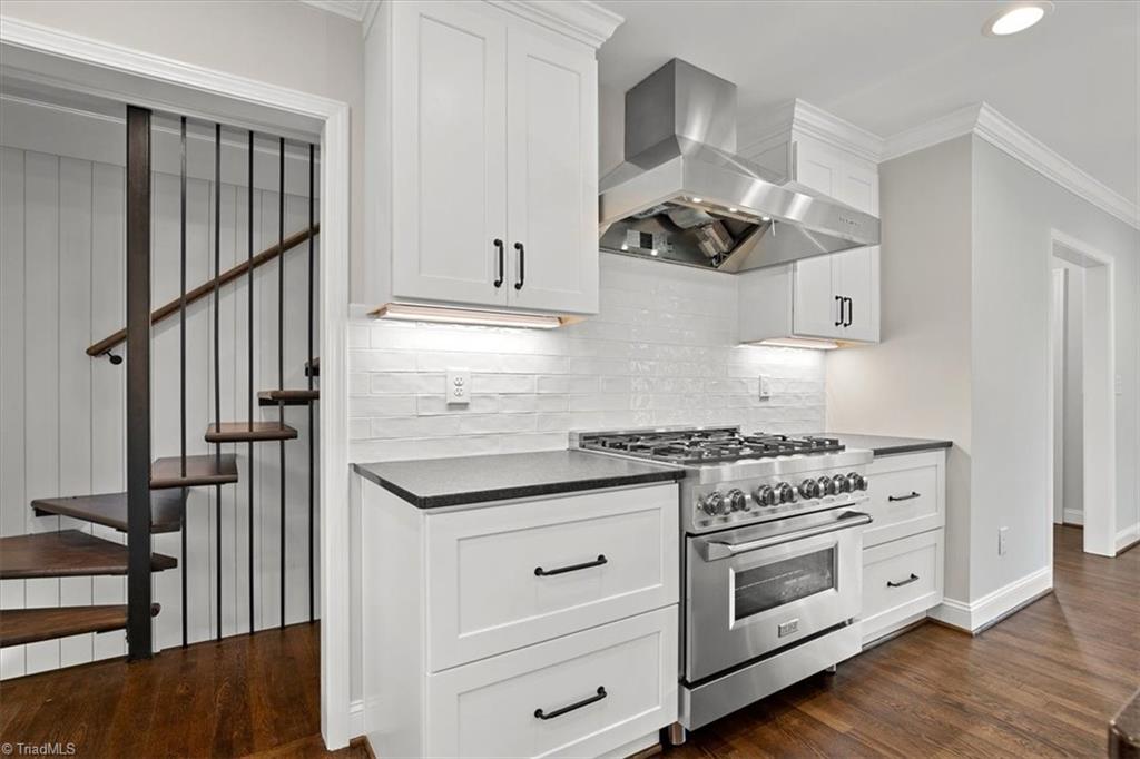 1103 Dover Road Greensboro, NC 27408 - Photo 13 of 41