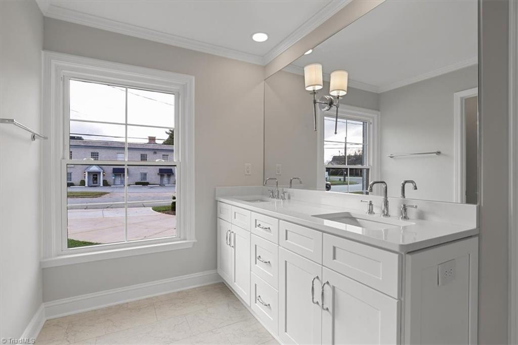 1103 Dover Road Greensboro, NC 27408 - Photo 18 of 41