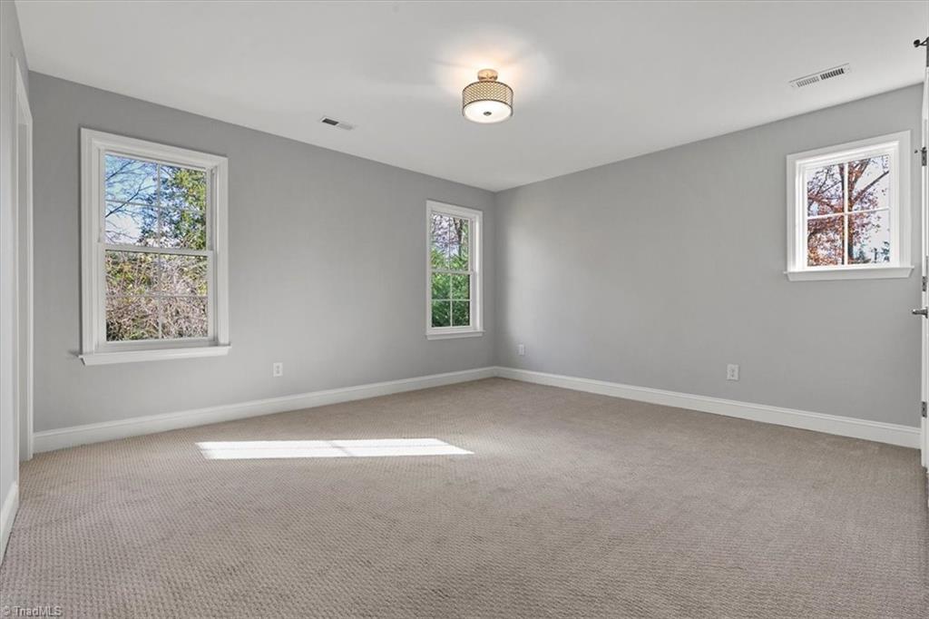 1103 Dover Road Greensboro, NC 27408 - Photo 24 of 41