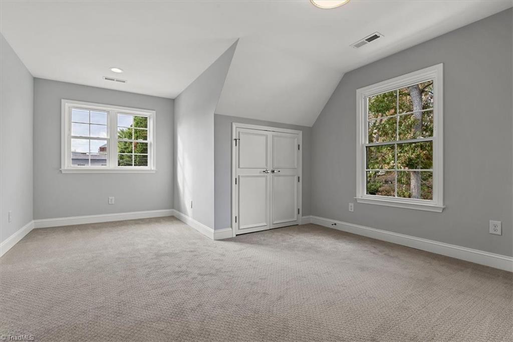 1103 Dover Road Greensboro, NC 27408 - Photo 28 of 41
