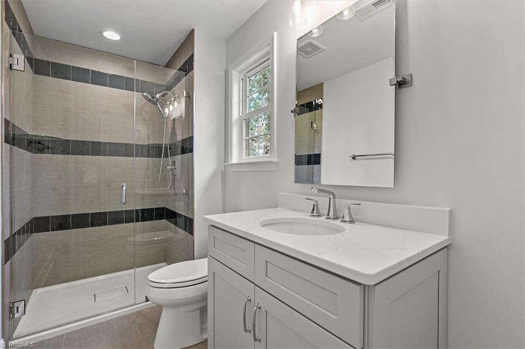 1103 Dover Road Greensboro, NC 27408 - Photo 29 of 41