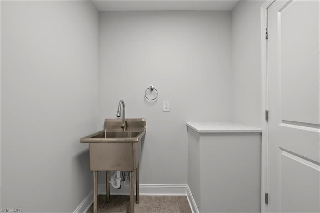 1103 Dover Road Greensboro, NC 27408 - Photo 38 of 41