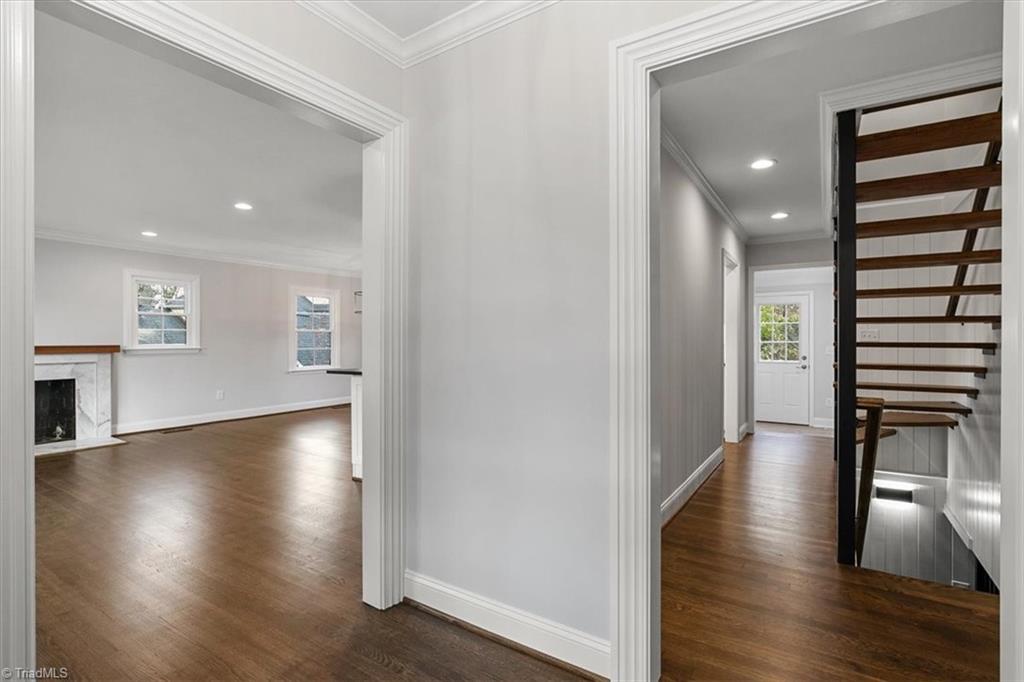 1103 Dover Road Greensboro, NC 27408 - Photo 5 of 41