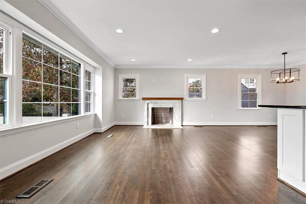 1103 Dover Road Greensboro, NC 27408 - Photo 6 of 41