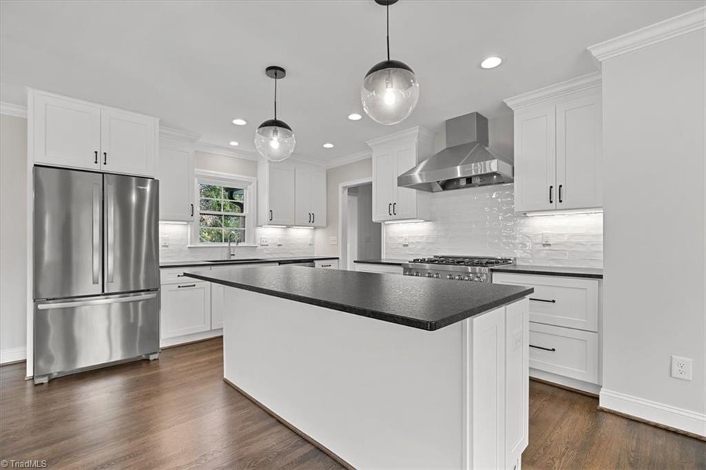 1103 Dover Road Greensboro, NC 27408 - Photo 10 of 41