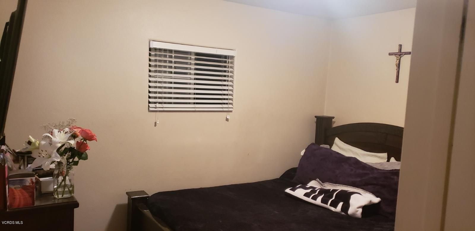 252 Smith Street Oxnard, CA 93033 - Photo 14 of 19 a room with a couch