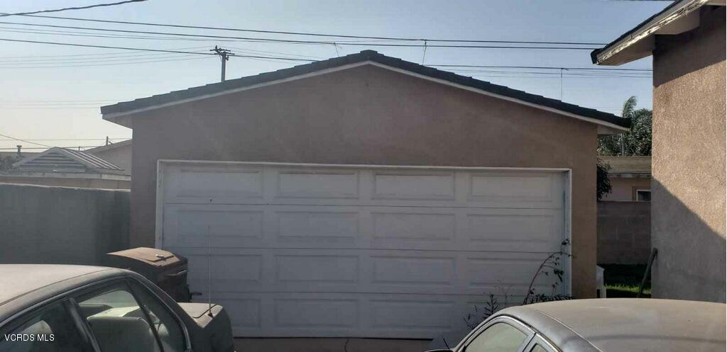 252 Smith Street Oxnard, CA 93033 - Photo 5 of 19 a view of a door and chair in the room