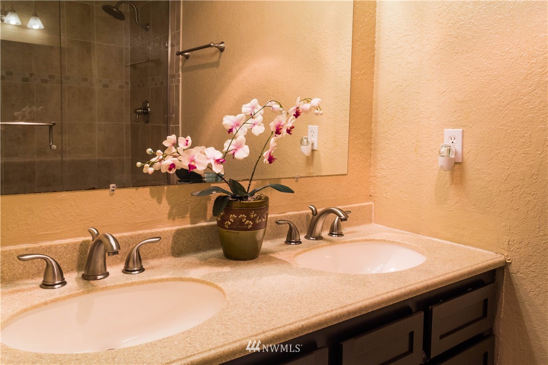 13626 Northeast 7th Street, Unit F10 Bellevue, WA 98005 - Photo 13 of 17