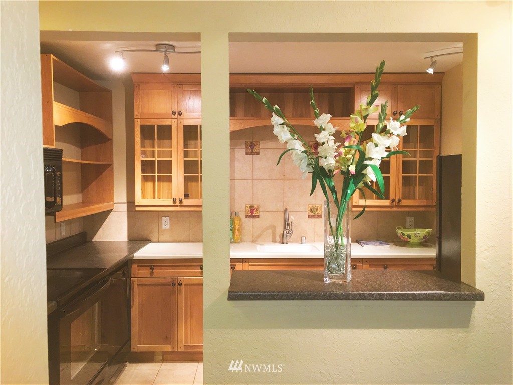 13626 Northeast 7th Street, Unit F10 Bellevue, WA 98005 - Photo 5 of 17